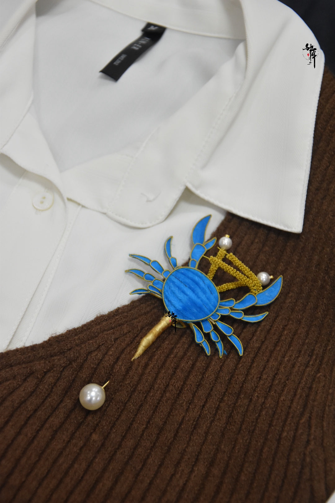 Blue crab mulberry silk brooch pre-order